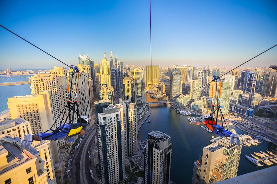 Aventúrate en la tirolina dubai marina