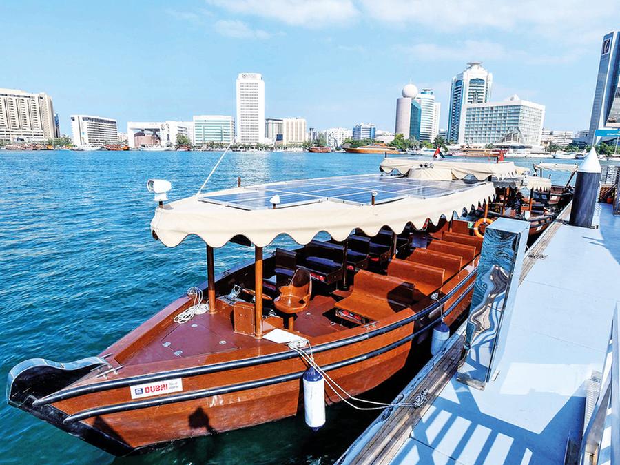 Experimentar Dubai desde un taxi acuático abra