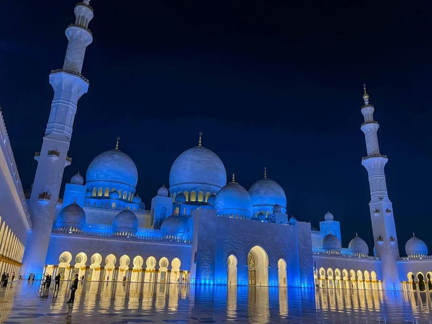 Gran Mezquita Sheikh Zayed de noche