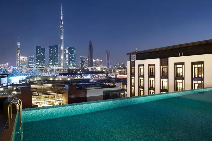 piscina con vista al burj khalifa