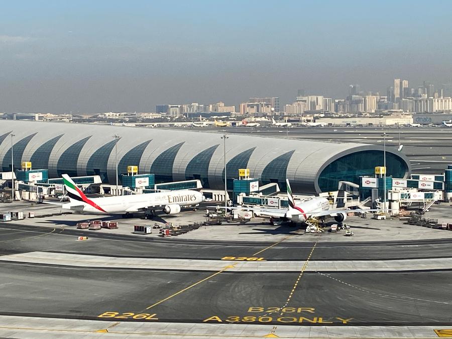 aeropuerto de dubai aviones