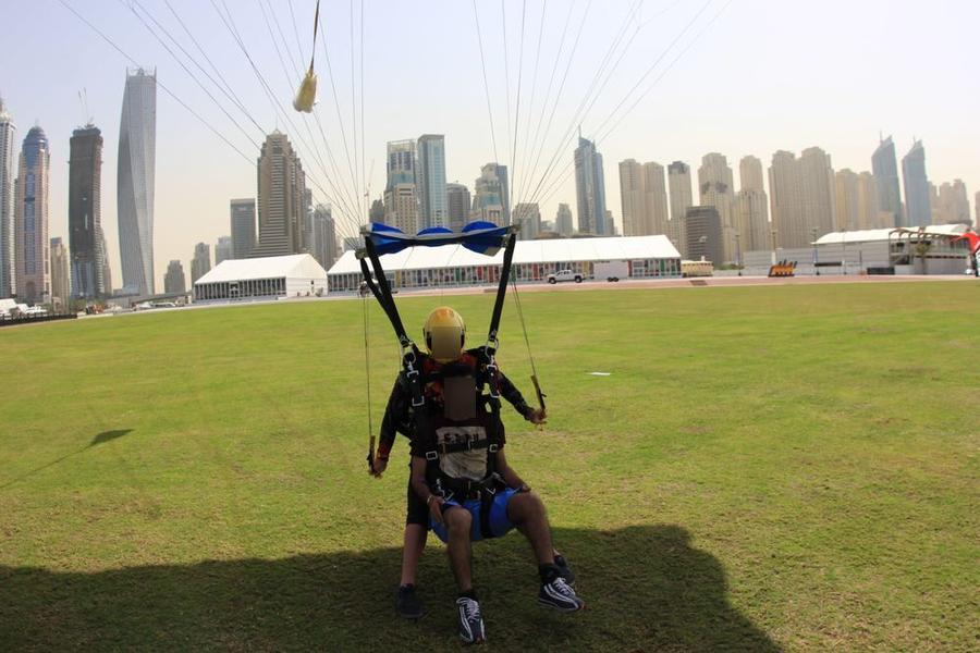 aterrizaje paracaidismo en dubai