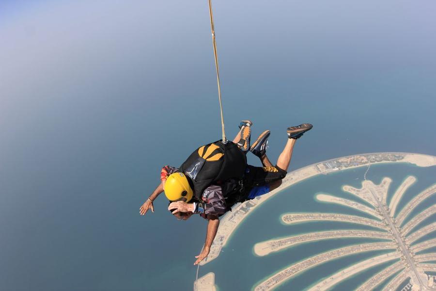 paracaidismo en dubai palm